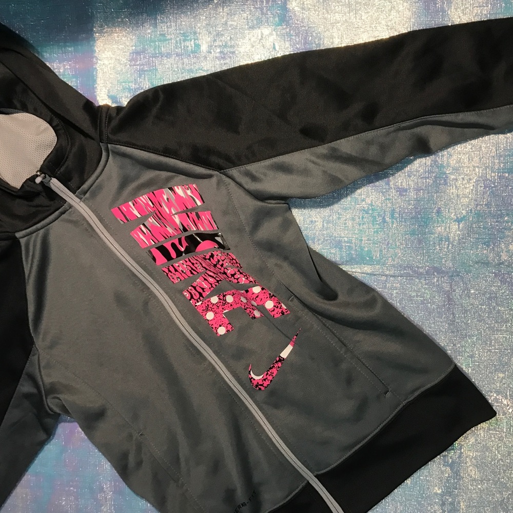 Girl Nike limited edition Nike sweater